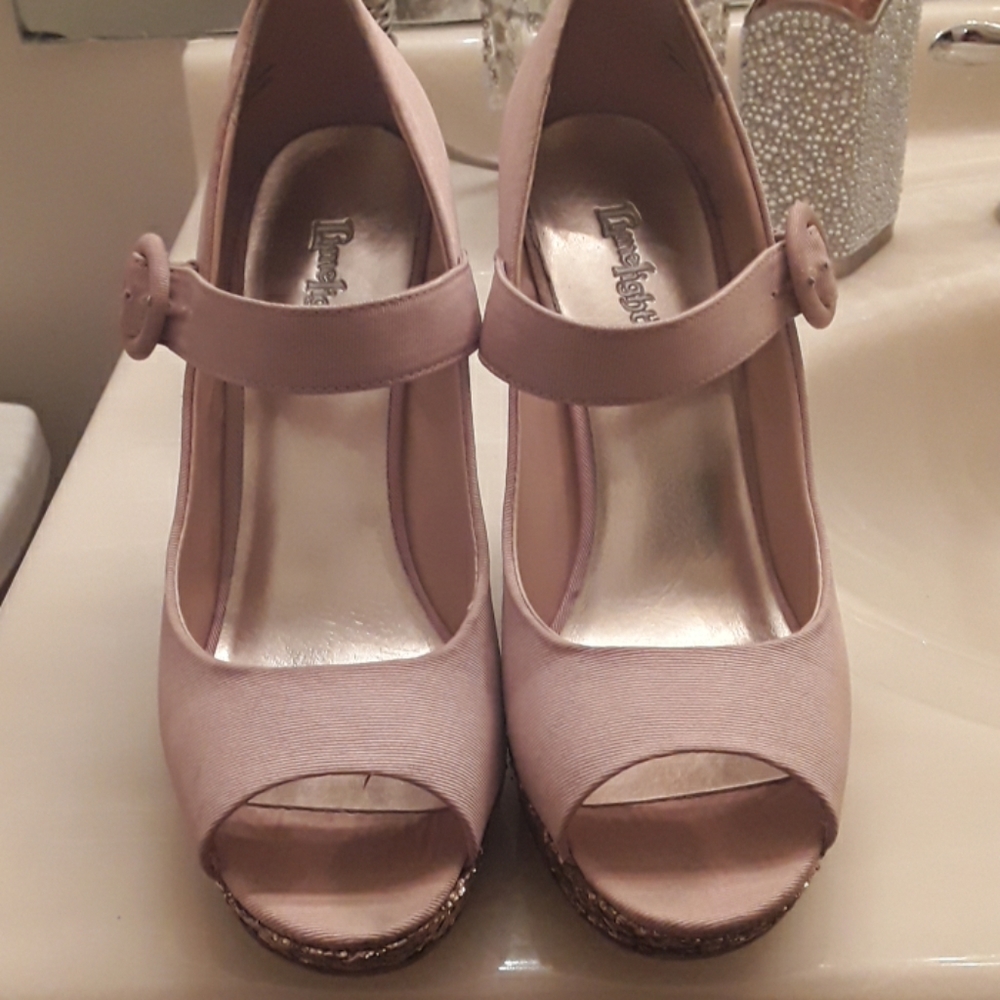 LIMELIGHT PEEPTOE MARYJANE HEELS - Picture 5 of 7